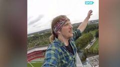 Cruza un estadio a 73 metros de altura: la última locura de Jens Decke
