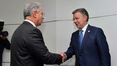 Juan Manuel Santos y &Aacute;lvaro Uribe V&eacute;lez.