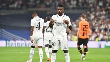 MADRID, SPAIN - OCTOBER 05: Vinicius Junior of Real Madrid celebrates after scoring their team's second goal during the UEFA Champions League group F match between Real Madrid and Shakhtar Donetsk at Estadio Santiago Bernabeu on October 05, 2022 in Madrid, Spain. (Photo by Denis Doyle/Getty Images)