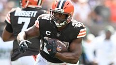 CLEVELAND, OHIO - SEPTEMBER 18: Nick Chubb #24 of the Cleveland Browns runs with the ball against the New York Jets during the first quarter at FirstEnergy Stadium on September 18, 2022 in Cleveland, Ohio.   Nick Cammett/Getty Images/AFP