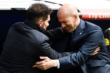 Saludo entre Zinedine Zidane y Diego Simeone.