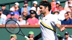 Roger Federer reacciona tras perder un punto ante Juan Martin Del Potro en la final del BNP Paribas Open de Indian Wells.