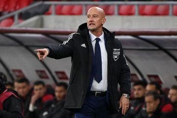 Hungary's Italian head coach Marco Rossi gestures during the FIFA World Cup Qatar 2022 qualification Group I football match between Hungary and Albania in Budapest on October 9, 2021.