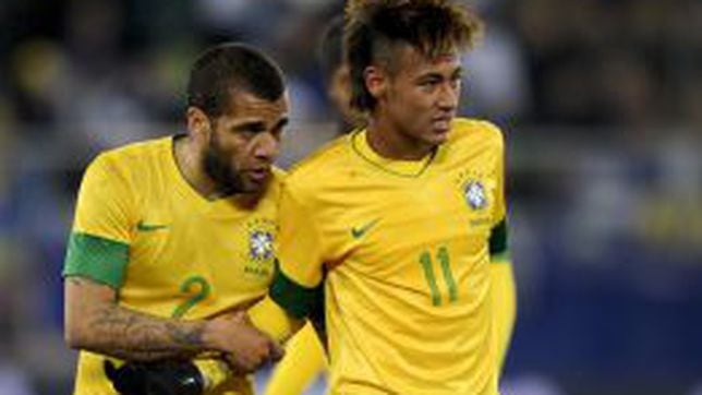 El padre de Neymar apoya a Dani Alves antes de su juicio con 150.000 euros y un abogado