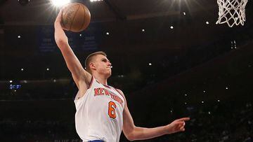 NEW YORK, NY - OCTOBER 15: Kristaps Porzingis #6 of the New York Knicks goes up for a dunk against the Boston Celtics during the first half of their preseason game at Madison Square Garden on October 15, 2016 in New York City. NOTE TO USER: User expressly acknowledges and agrees that, by downloading and or using this photograph, User is consenting to the terms and conditions of the Getty Images License Agreement.   Michael Reaves/Getty Images/AFP == FOR NEWSPAPERS, INTERNET, TELCOS &amp; TELEVISION USE ONLY ==