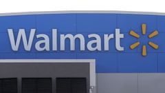 ARCHIVO - En esta fotograf&iacute;a de archivo del martes 3 de septiembre de 2019, se muestra un logotipo de Walmart en el exterior de una tienda Walmart en Walpole, Massachusetts. 