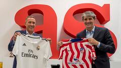Buyo y Caminero posan con las camisetas del Madrid y Atlético, respectivamente, en la redacción de AS.