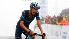 El ciclista colombiano del Movistar Iván Ramiro Sosa cruza la meta como ganador de la tercera etapa del Tour de Langkawi.