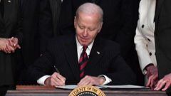 En el marco del Equal Pay - D&iacute;a de la Igualdad de Salarios - el Presidente Joe Biden firma una orden ejecutiva para terminar con la desigualdad salarial.