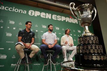 Rafa Cabrera-Bello, Jon Rahm y Tommy Fleetwood, en la presentación del Acciona Open de España en el Ayuntamiento de Madrid. 