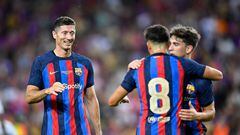 Barcelona's Spanish midfielder Pedri (C) celebrates with Barcelona's Polish forward Robert Lewandowski (L) and Barcelona's Spanish midfielder Gavi after scoring a goal during the 57th Joan Gamper Trophy friendly football match between FC Barcelona and Club Universidad Nacional Pumas at the Camp Nou stadium in Barcelona on August 7, 2022. (Photo by Pau BARRENA / AFP)