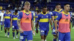 Boca Juniors players leave the field after losing against Instituto during the Argentine Professional Football League Tournament 2023 at La Bombonera stadium in Buenos Aires, on March 19, 2023. (Photo by ALEJANDRO PAGNI / AFP)