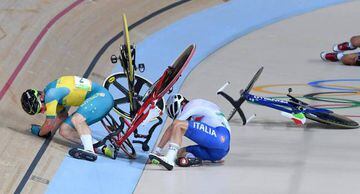 Elia Viviani of Italy crashes in the Men's Omnium before going on to win gold in the event.