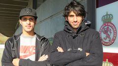 Abdullah y Tarek, dos qatar&iacute;es en la Cultural, posan para AS.
