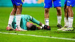 En el minuto 88 de partido se produce la jugada en la que Etienne Vaessen, portero del RKC Waalwijk, recibe en la cabeza el impacto del pie de Brian Brobbey, delantero del Ajax de Amsterdam. El guardameta fue reanimado por las asistencias médicas sobre el terreno de juego.