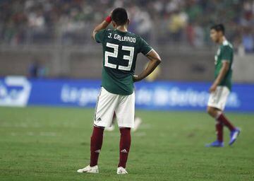 Los jugadores de la Selección Mexicana se lamentan tras la goleada 1-4 ante Uruguay en el amistoso de Fecha FIFA.