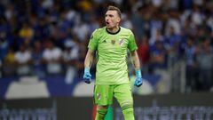 Soccer Football - Copa Libertadores - Round of 16 - Second Leg - Cruzeiro v River Plate - Mineirao Stadium, Belo Horizonte, Brazil - July 30, 2019   River Plate&#039;s Franco Armani celebrates stopping a penalty during the penalty shootout     REUTERS/Ueslei Marcelino