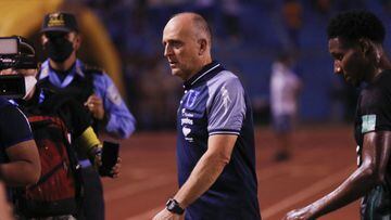 El técnico uruguayo Fabián Coito, nuevo director técnico de Alajuelense fue criticado en redes sociales por su mal paso en la selección de Honduras.