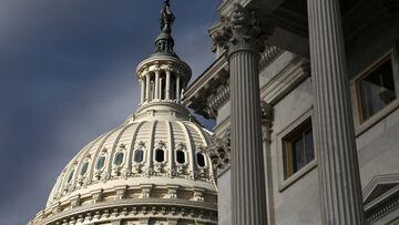 La Cámara de Representantes aprobó una medida sobre el techo de la deuda que afectaría a Medicaid y a los cupones de alimentos. Aquí los detalles.