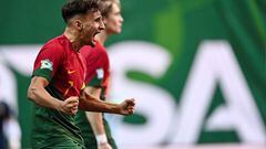 Lucio Jr celebra uno de los goles de Portugal en la final de la Eurocopa sub-19.