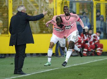 Lemina and Pogba celebrate the second as Edoardo Reja reacts