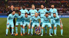 Soccer Football - Champions League Quarter Final Second Leg - AS Roma vs FC Barcelona - Stadio Olimpico, Rome, Italy - April 10, 2018   Barcelona players pose for a team group photo before the match    REUTERS/Tony Gentile