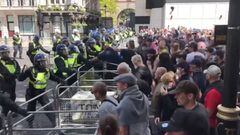 Peleas masivas en Londres entre la Policía y grupos que querían boicotear la manifestación