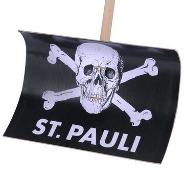 Kick-off is in an hour, but it’s been snowing all morning in Hamburg and the driveway has several feet of snow on it. Never fear, St Pauli fans will have their car out in a jiffy with this handy snow shovel.