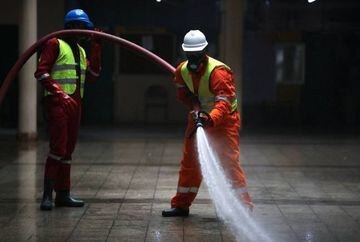 Fire service men are seen fumigating at a government building on the second day of a 14-day lockdown aimed at limiting the spread of coronavirus disease (COVID-19), in Abuja, Nigeria April 1, 2020.REUTERS/Afolabi Sotunde