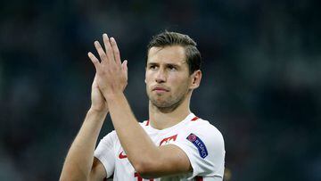 Krychowiak durante un partido con Polonia
 
 (RESTRICTIONS APPLY: For editorial news reporting purposes only. Not used for commercial or marketing purposes without prior written approval of UEFA. Images must appear as still images and must not emulate match action video footage. Photographs published in online publications (whether via the Internet or otherwise) shall have an interval of at least 20 seconds between the posting.) (Polonia, Marsella, Francia) EFE/EPA/GUILLAUME HORCAJUELO EDITORIAL USE ONLY