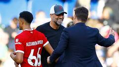 Soccer Football - Premier League - Chelsea v Liverpool - Stamford Bridge, London, Britain - August 13, 2023 Chelsea manager Mauricio Pochettino shakes hands with Liverpool manager Juergen Klopp after the match Action Images via Reuters/Peter Cziborra EDITORIAL USE ONLY. No use with unauthorized audio, video, data, fixture lists, club/league logos or 'live' services. Online in-match use limited to 75 images, no video emulation. No use in betting, games or single club /league/player publications.  Please contact your account representative for further details.