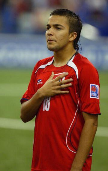 Estuvo nominado sólo una vez en la Roja de Bielsa. Fue en la Kirin Challenge Cup, cuando la Roja empató 0-0 con Japón en Tokio. No sumó minutos.