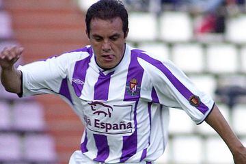 Uno de los goles más recordados fue el de Cuauhtémoc de tiro libre en el Santiago Bernabéu. Su equipo el Valladolid caía por 2-1, cuando el legendario delantero azteca cobró la falta al minuto 89 para igualar el marcador.