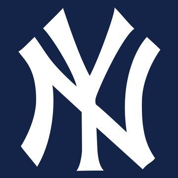 El icónico escudo de los ‘Bombarderos del Bronx’ es uno de los más conocidos de la MLB, en el mundo. Las iniciales del equipo ‘NYY’, superpuestas entre sí en color negros o azul, fueron diseñadas en 1912. El escudo que muestra un bat coronado con la bandera de las Barras y las Estrellas, es obra del artista Henry Alonzo Keller y fue creado en 47.