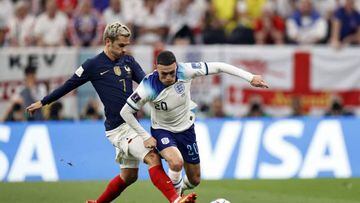 AL KHOR - (l-r) Antoine Griezmann of France, Phil Foden of England during the FIFA World Cup Qatar 2022 quarterfinal match between England and France at Al Bayt Stadium on December 10, 2022 in Al Khor, Qatar. AP | Dutch Height | MAURICE OF STONE (Photo by ANP via Getty Images)