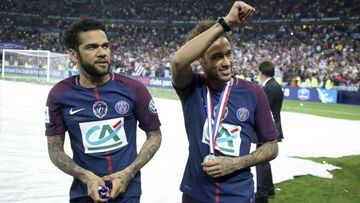 PSG: Dani Alves wants transfer access before signing new deal