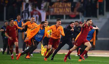 Kostas Manolas of AS Roma celebrates scoring his side&#039;s third goal during the UEFA Champions League Quarter Final, second leg match between AS Roma and FC Barcelona at Stadio Olimpico on April 10, 2018 in Rome, Italy. 