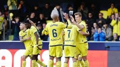 Los jugadores del Villarreal celebran uno de los goles de Sorloth.