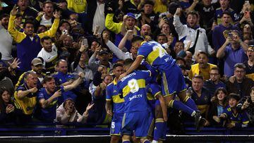 Players of Boca Juniors celebrate after defender Marcelo Weigandt scored during the Copa Libertadores group stage second leg football match between Argentina's Boca Juniors and Chile's Colo Colo at La Bombonera stadium in Buenos Aires on June 6, 2023. (Photo by ALEJANDRO PAGNI / AFP)