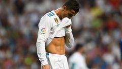 Real Madrid&#039;s Portuguese forward Cristiano Ronaldo reacts during the Spanish league football match Real Madrid CF vs RCD Espanyol at the Santiago Bernabeu stadium in Madrid on October 1, 2017. / AFP PHOTO / GABRIEL BOUYS