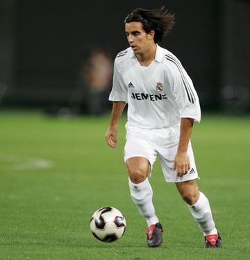 El canterano madridista llegó a las categorías inferiores del Real Madrid en el año 2003. Debutó con el primer equipo en la temporada 05-06. En 2006 se marchó del equipo blanco y durante la 2008-2009 militó en el Mallorca.