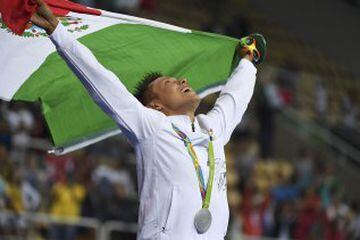 Por haber alcanzado medalla de plata en clavados en plataforma individual en los Juegos Olímpicos de Río 2016.