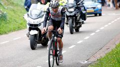 Tadej Pogacar rueda en solitario en la Amstel Gold Race.
