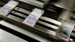 Fabricación de billetes de $50.000 pesos colombianos en el Banco de la República