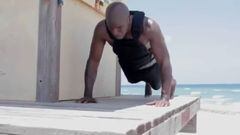 El impactante vídeo del cambio físico de Holyfield con 57 años