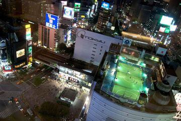 Ubicado en el complejo comercial y de entretenimiento Yongsan i`park en el centro de Seúl, un sitio donde comprar la mejor tecnología y jugar un partido de fútbol sala.