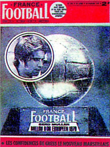 El Torpedo fue el goleador de aquél temible Bayern liderado por Beckenbauer desde la defensa. El delantero se llevó el Balón de Oro en 1970 antes de comenzar su brillante palmarés de equipo con las 3 Copas de Europa conseguidas entre 1974 y 1976, la Euro de 1972 y el Mundial de 1974.