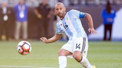Jun 6, 2016; Santa Clara, CA, USA; Argentina midfielder Javier Mascherano (14) passes the ball against Chile during the first half during the group play stage of the 2016 Copa America Centenario at Levi&#039;s Stadium. Mandatory Credit: Kelley L Cox-USA T