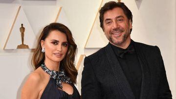 Spanish actress Penelope Cruz and Spanish actor Javier Bardem attend the 94th Oscars at the Dolby Theatre in Hollywood, California on March 27, 2022. (Photo by ANGELA  WEISS / AFP) (Photo by ANGELA  WEISS/AFP via Getty Images)