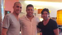 David Trezeguet público esta foto junto al Matador y Ronaldo.
